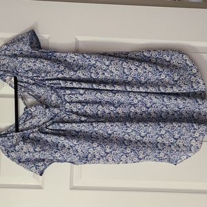 Blue and white flowered blouse 4x